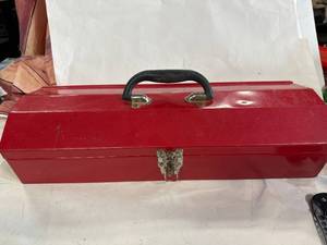 lot 52 image: 20 Inch Metal Box with Flares