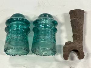 lot 55 image: Glass Insulators & Cast Iron Claw Foot