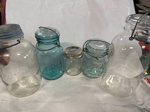 lot 58 image: Vintage Glass Jar Lot