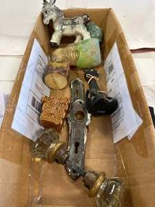 lot 61 image: Misc. Trinkets & Collectibles