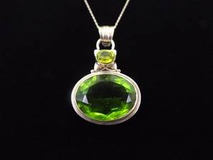 .925 Sterling Silver Peridot Crystal Pendant Necklace