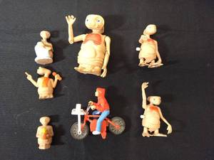 lot 72 image: 7 - Vintage 1982 E.T. Extra Terrestrial Figures - Universal Studios