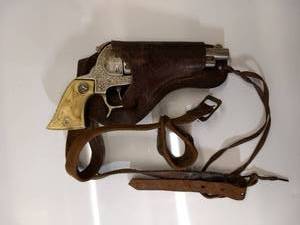 lot 80 image: Vintage Hubley The Texan50 Shot Repeating Pistol Toy Cap Gun