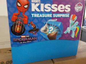 lot 84 image: 2 - 80 ct Boxes Hersheys Kisses Tr...