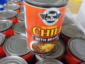 lot 104 image: 12 Pack Steak N Shake Chili with Be...