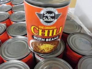lot 105 image: 12 Pack Steak N Shake Chili with Be...
