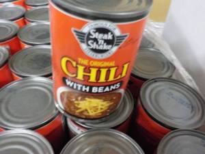 lot 106 image: 12 Pack Steak N Shake Chili with Be...