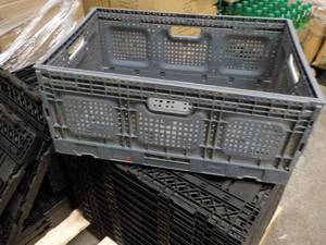 lot 141 image: 4 Plastic Collapsible Crates...