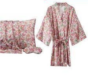 lot 72 image: Lady Pepperell Robe, Sleep Mask & 2-Piece Pillowcase Gift Set