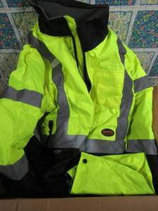 lot 22 image: Pioneer High Vis Safety Bomber Jacket for Rain, Waterproof, Reflective, Detachable Hood, For Men, YellowBlack, V1130460U - Large