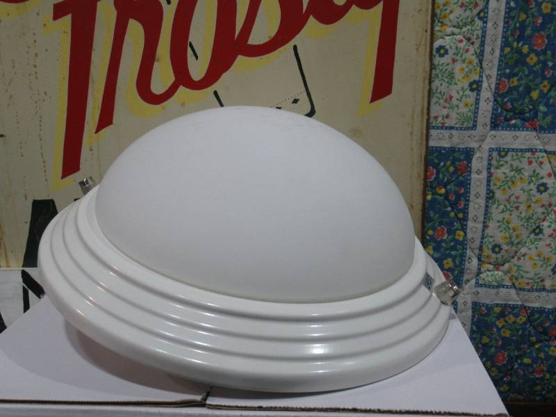 E Lighting Flush Mount, White
