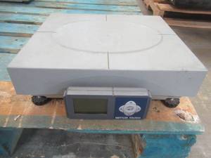 METTER TOLEDO Shipping Bench Scale, BC Series, Up To 150lbs - Missing Power Cord. Tested and in Working Condition. USED in Warehouse, SOLD AS IS