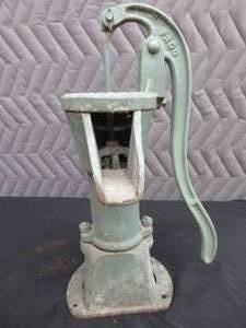 CAST IRON HAND PUMP