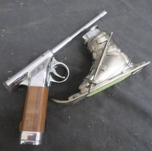 RARE MID CENTURY JAPAN SKI TABLE TOP LIGHTER, PLUS