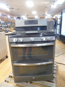 lot 6 image: GE Gas Double Oven Convection Range