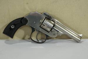 lot 31 image: Hopkins & Allen Forehand Model Top Break Hammerless .32 S&W Revolver