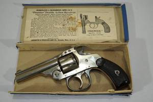lot 39 image: Harrington & Richardson Premier First Model Top Break .22 Rimfire Revolver
