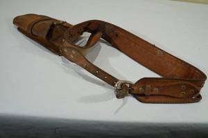 lot 73 image: Vintage Tooled Brown Leather Belt and Handgun Holster