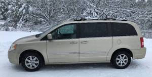 lot 1 image: 2010 Chrysler Town & Country Touring