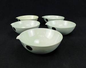 lot 61 image: Lot of 5 190ml Porcelain Evaporating Dishes