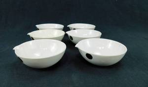 lot 64 image: Lot of 6 190ml Porcelain Evaporating Dishes