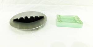 lot 3 image: Two Vintage Ashtrays