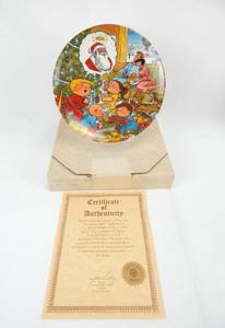 lot 68 image: Set of Vintage 1981 and 1982 Bill Keane Family Circus Limited Edition Christmas Collector Plates
