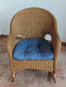 lot 7 image: Wicker Rocking Chair