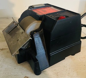 lot 53 image: Master Mechanic Wet Wheel Machine with Manual