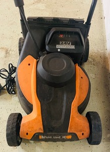 lot 61 image: Worx Battery Operated Foldable Lawnmower