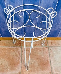 lot 68 image: White Metal Planter Holder