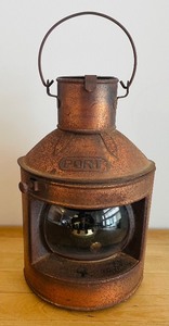 lot 107 image: Rustic Decor