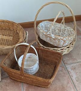 lot 28 image: Assorted Decorative Baskets