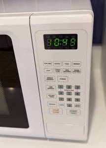 lot 89 image: Magic Chef Microwave