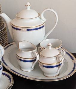 lot 39 image: Gorham Regalia Court Lapis Dish Set