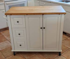 lot 13 image: Rolling Kitchen Island
