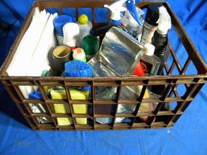 lot 69 image: Box Full of Detailing Supplies