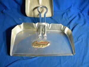 lot 81 image: Shovel and Dust Pan