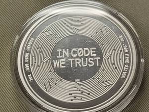 1 TROY OZ .999 FINE SILVER CRYPTO ROUND �IN CODE WE TRUST�