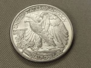 1943-D WALKING LIBERTY HALF DOLLAR UNC