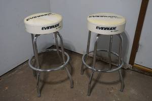 lot 7 image: Evinrude stools