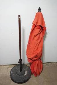 lot 32 image: coral coast patio umbrella