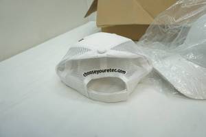 lot 100 image: Evinrude e-tec hats
