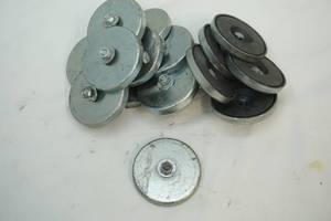 lot 139 image: magnets