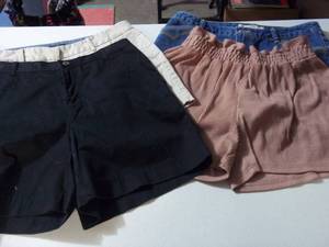 lot 30 image: Shorts