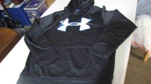 lot 3 image: Hoodie