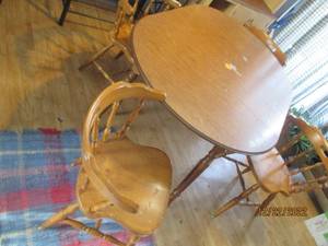 Dining table with 4 chairs and 2 le...