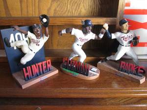 Twins action pose figurines with Sa...