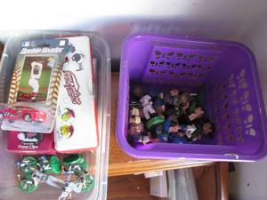 Tons of lil knick knacks, collectab...