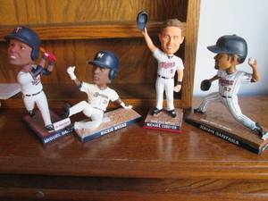 4 action posed bobble heads of Twin...